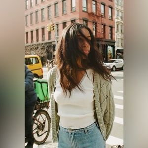 Brandy Melville Ronnie v neck lace tank